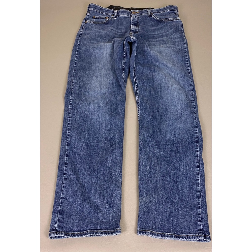 Wrangler Jeans‎ Men's Size 34x32 Relaxed Fit Blue Medium Wash Comfort Waist